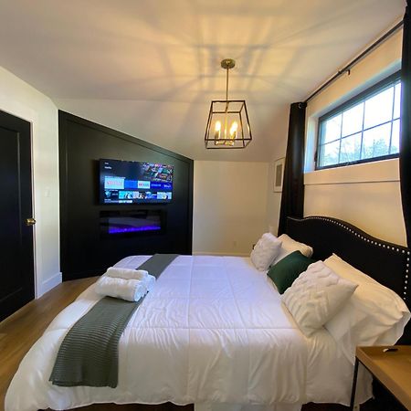 Stylish Downtown Kingsville Getaway With Putting Green, Firepit & Games מראה חיצוני תמונה