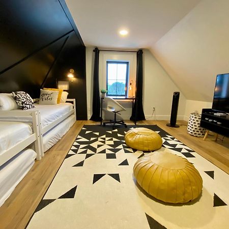 Stylish Downtown Kingsville Getaway With Putting Green, Firepit & Games מראה חיצוני תמונה