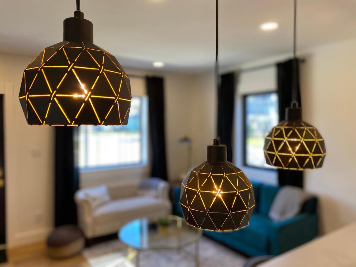 Stylish Downtown Kingsville Getaway With Putting Green, Firepit & Games מראה חיצוני תמונה