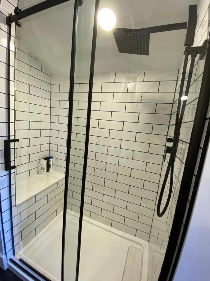 Stylish Downtown Kingsville Getaway With Putting Green, Firepit & Games מראה חיצוני תמונה