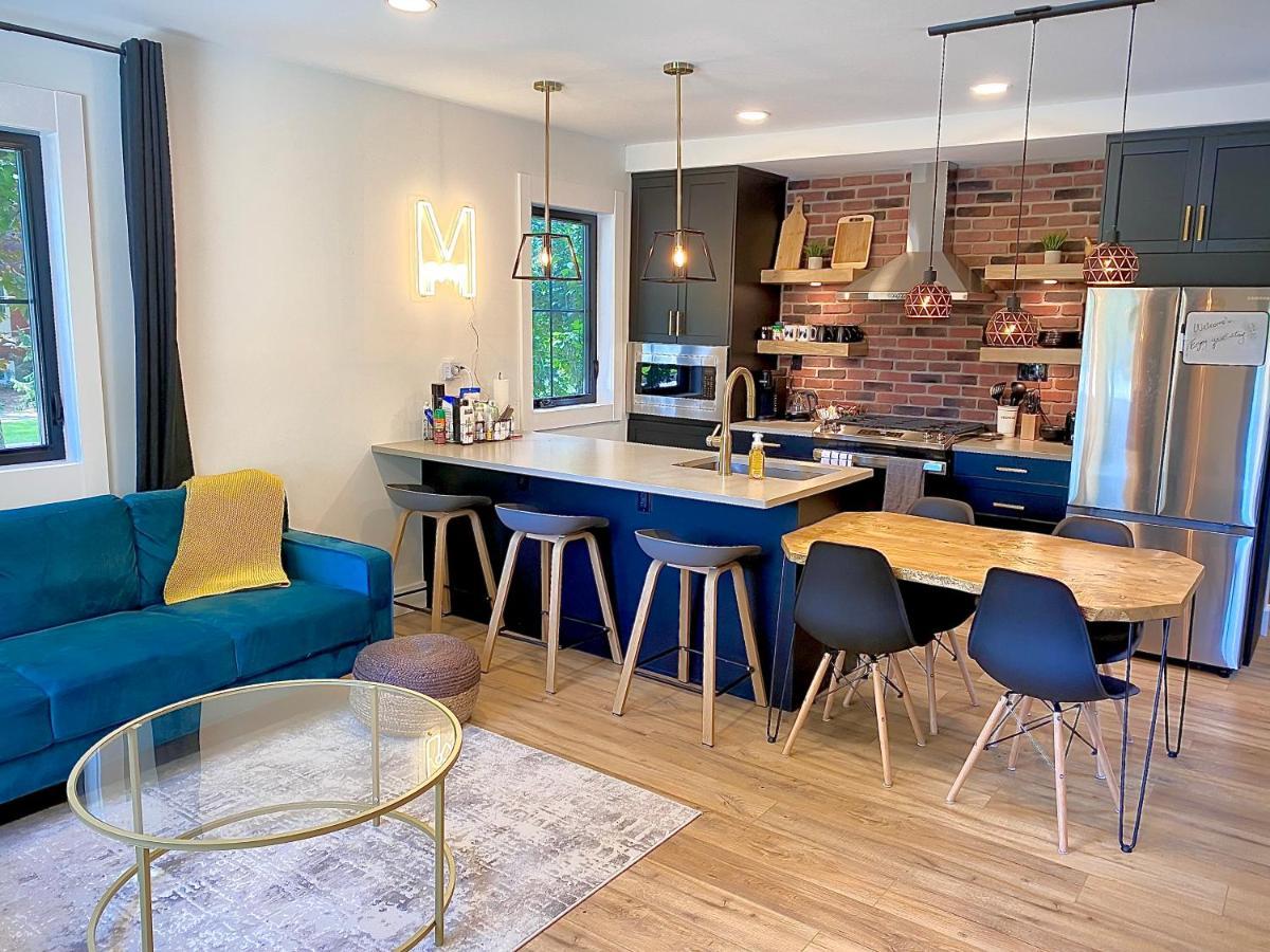 Stylish Downtown Kingsville Getaway With Putting Green, Firepit & Games מראה חיצוני תמונה