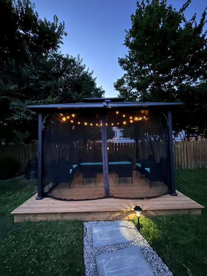 Stylish Downtown Kingsville Getaway With Putting Green, Firepit & Games מראה חיצוני תמונה