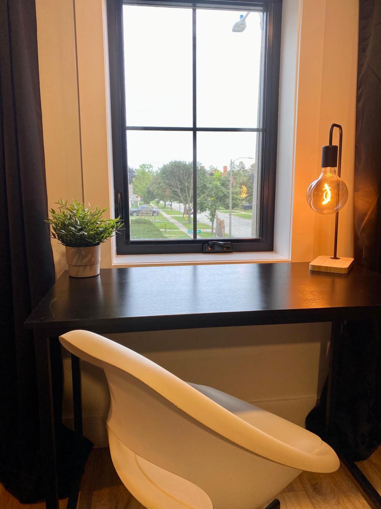 Stylish Downtown Kingsville Getaway With Putting Green, Firepit & Games מראה חיצוני תמונה