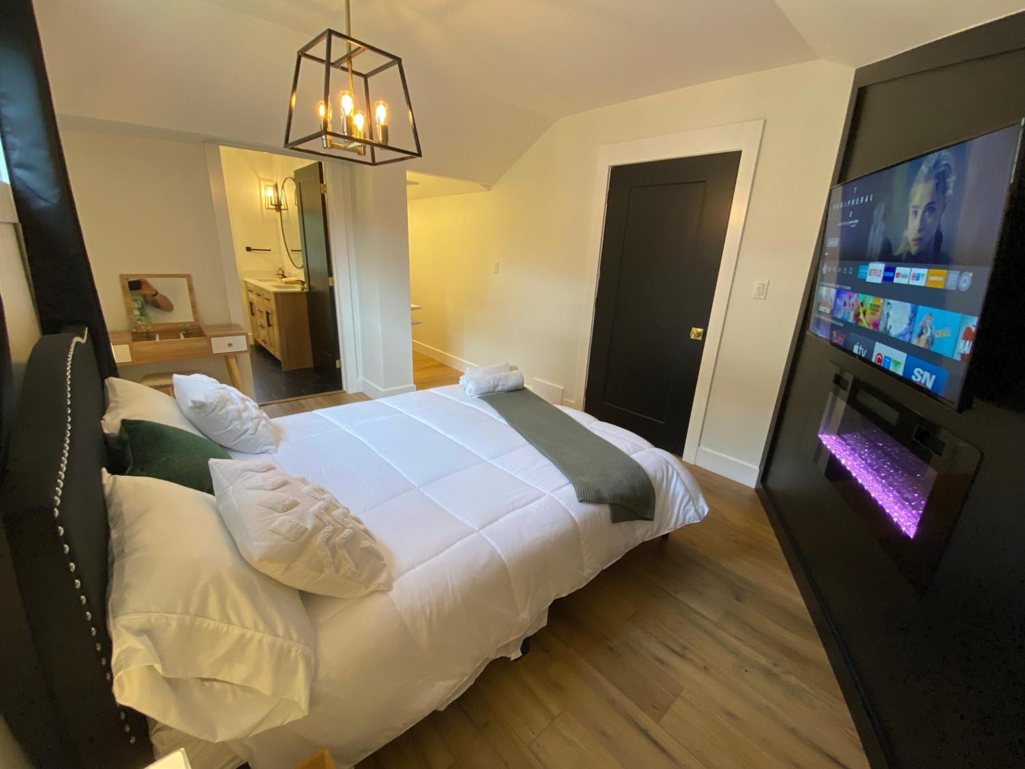 Stylish Downtown Kingsville Getaway With Putting Green, Firepit & Games מראה חיצוני תמונה